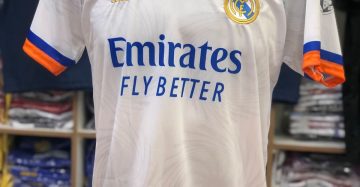 Camiseta do Real madrid atacado